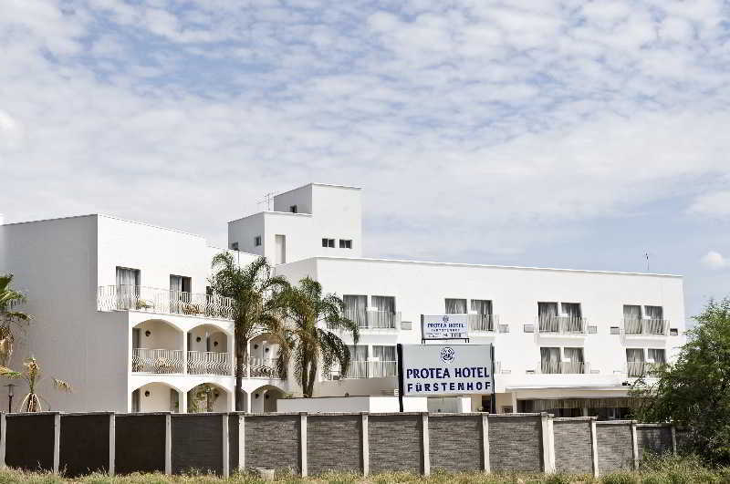 Protea Hotel By Marriott Windhoek Furstenhof Exterior foto